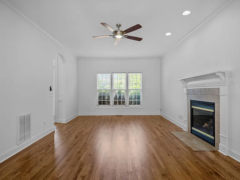 1325 Old Regent Dr — Photo 16