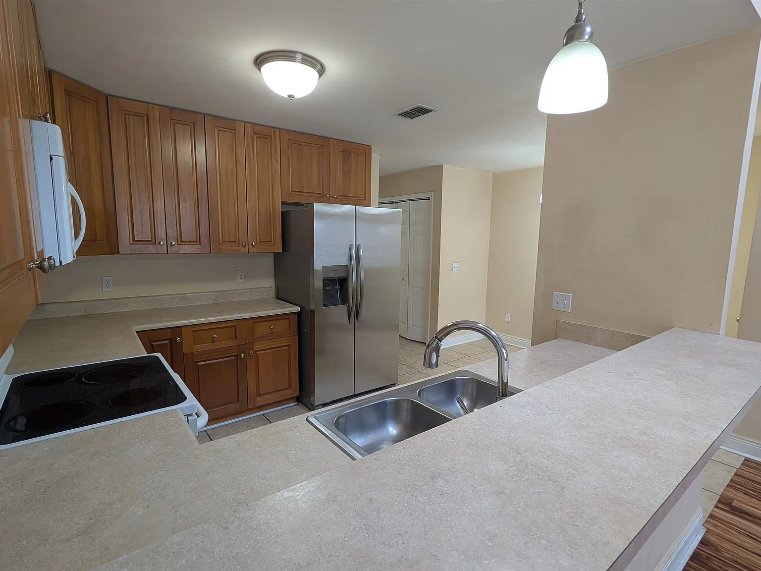 3 bed, 3.0 bath, 1338 sqft, $1,500 — Photo 3