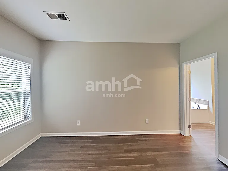 913 Beverly Ct — Photo 8