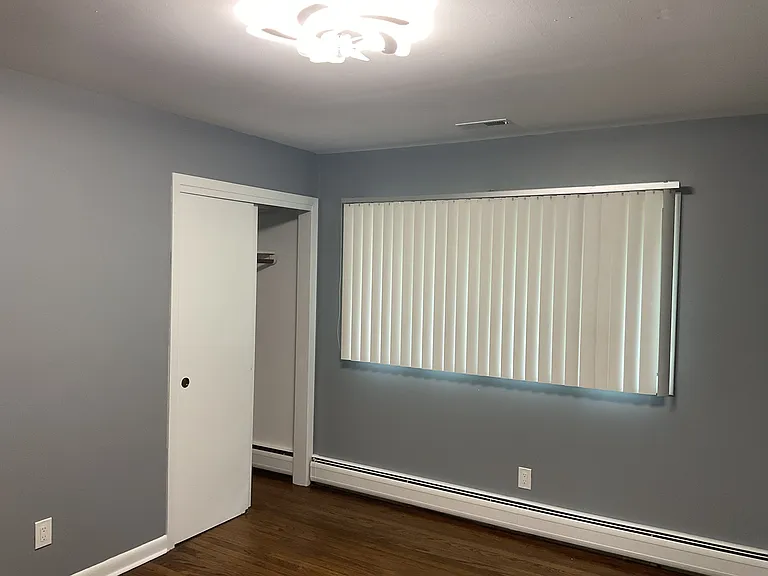 442 Surrey Ln — Photo 18