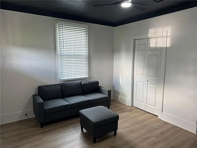3 bed, 1.0 bath, 903 sqft, $1,600 — Photo 4