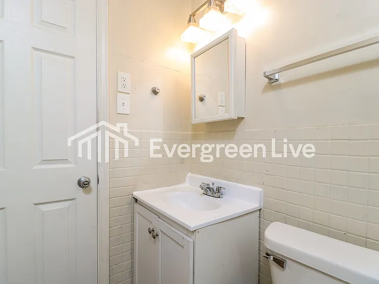350 Brackleigh Ln — Photo 13