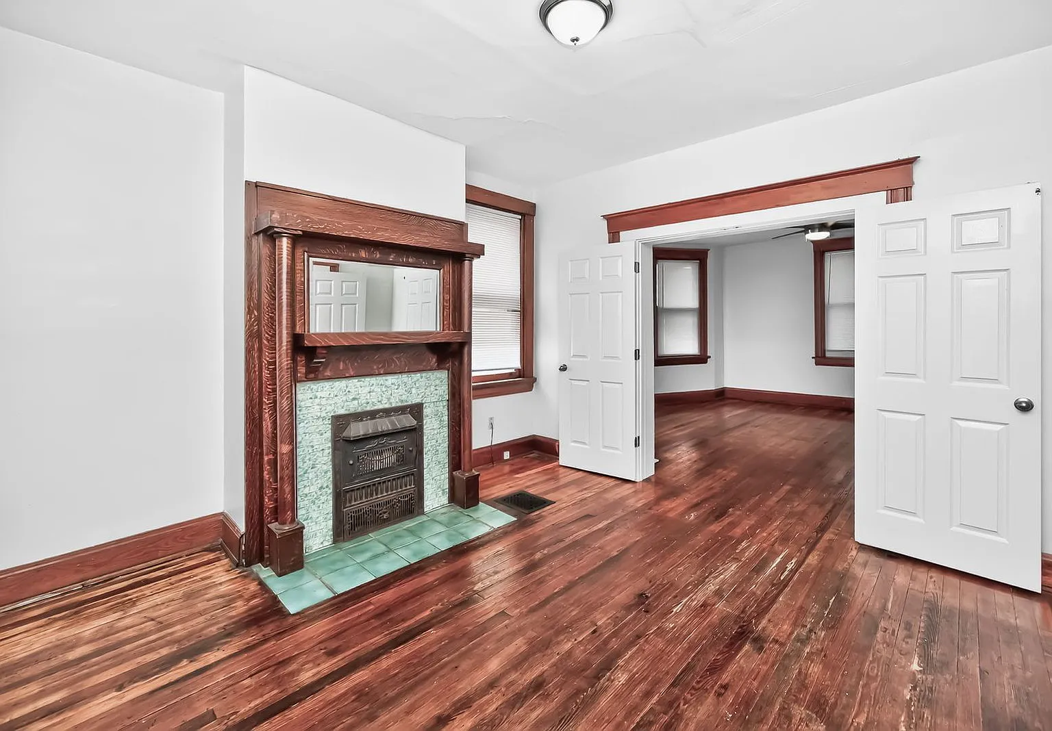 4 bed, 1.0 bath, 2000 sqft, $1,980 — Photo 4