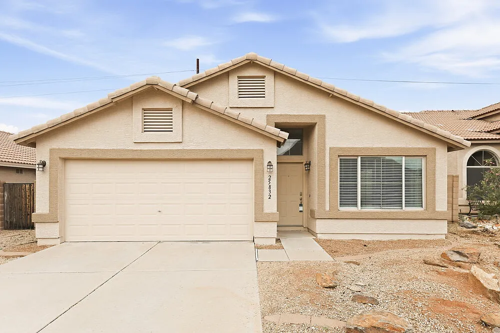 4 bed, 2.0 bath, 1888 sqft, $2,460 — Photo 1
