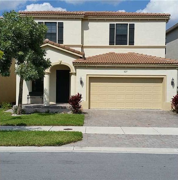 1st image of 827 NE 193rd Ter