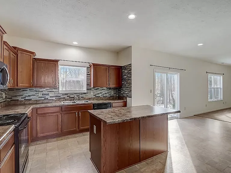 8961 Ingram Ln — Photo 9