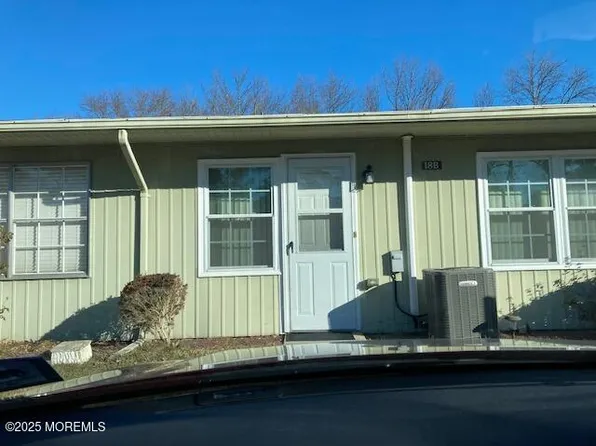 18B Yorkshire Court, Manchester, NJ 08759