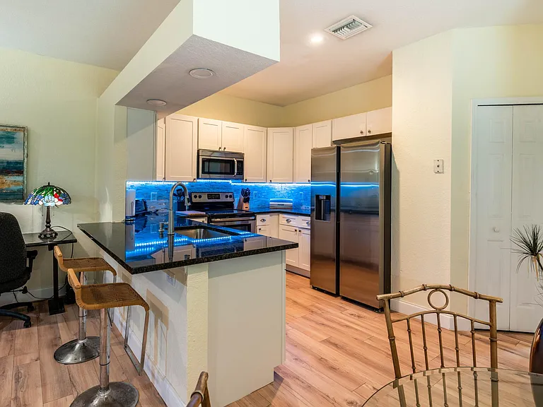1901 Westminster Cir #6 — Photo 14