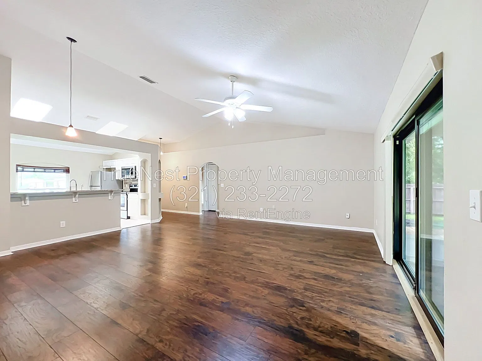 3 bed, 2.0 bath, 1402 sqft, $1,895 — Photo 4