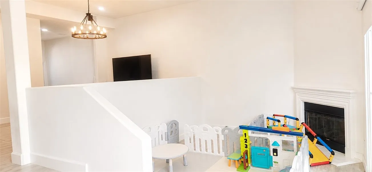 3 bed, 2.5 bath, 1732 sqft, $4,500 — Photo 3