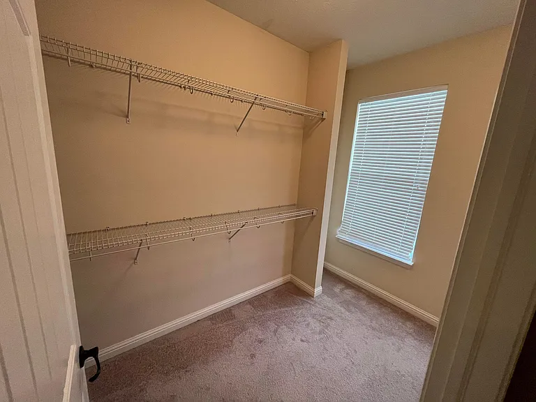 1936 Heathrow Dr — Photo 13