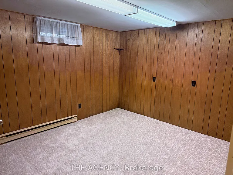 323 Waratah Ave — Photo 37