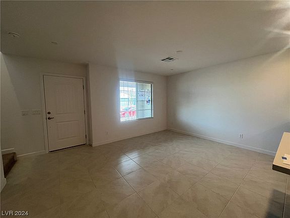 4th image of 861 Watford Pl
