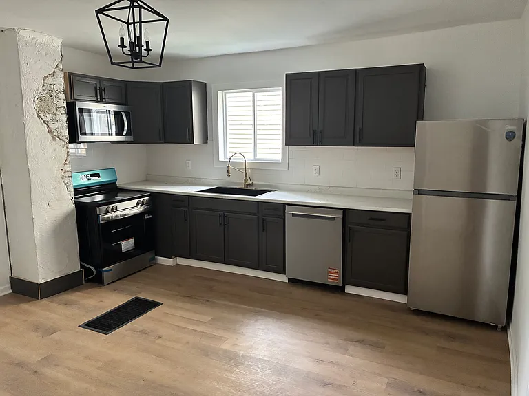 914 W Main St #1 — Photo 3