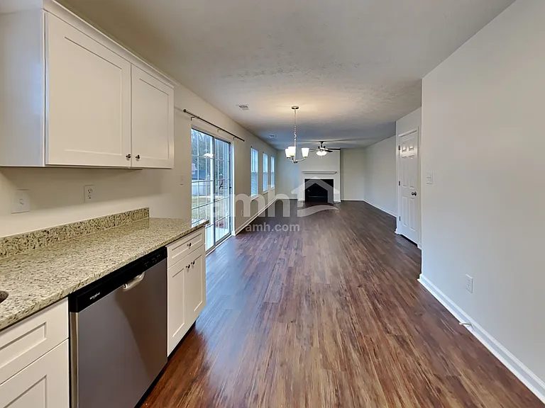 302 Springmoor Ln — Photo 6
