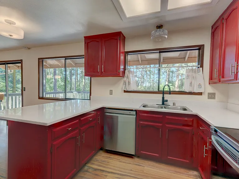 1638 Fern Pl — Photo 9