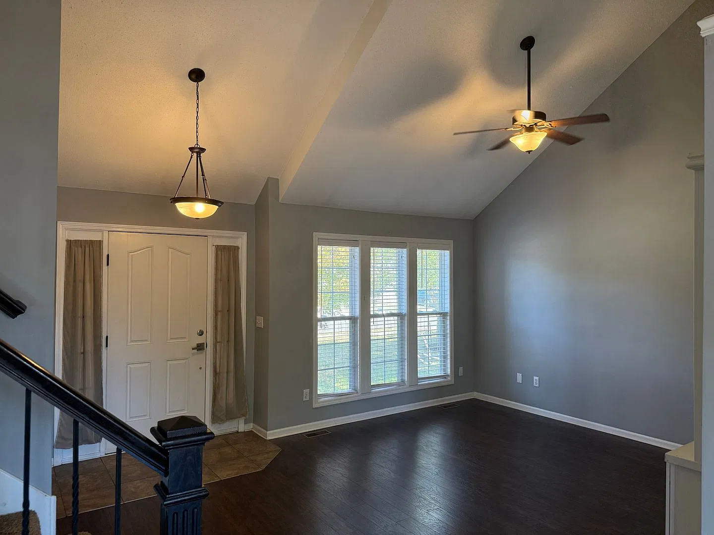 4 Bed / 3 Bath Home in North Brook Updated, Comfortable, and Move-In Ready — Photo 2