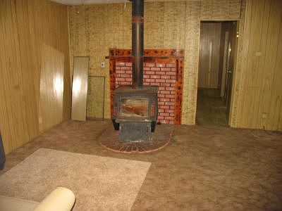 WOOD STOVE IN LIVING ROOM