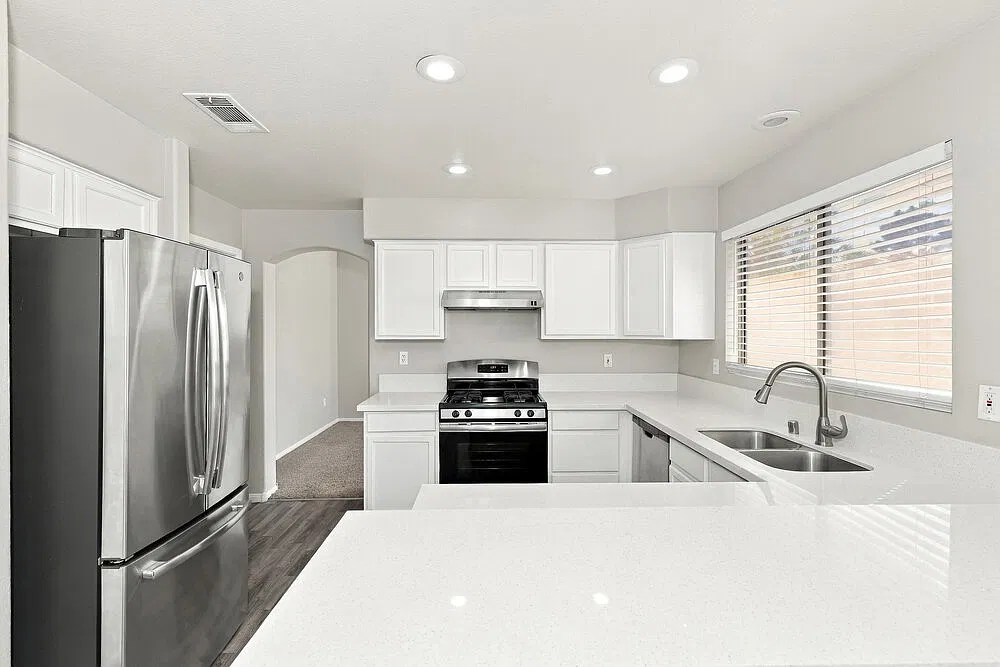 3 bed, 2.0 bath, 1557 sqft, $2,010 — Photo 4