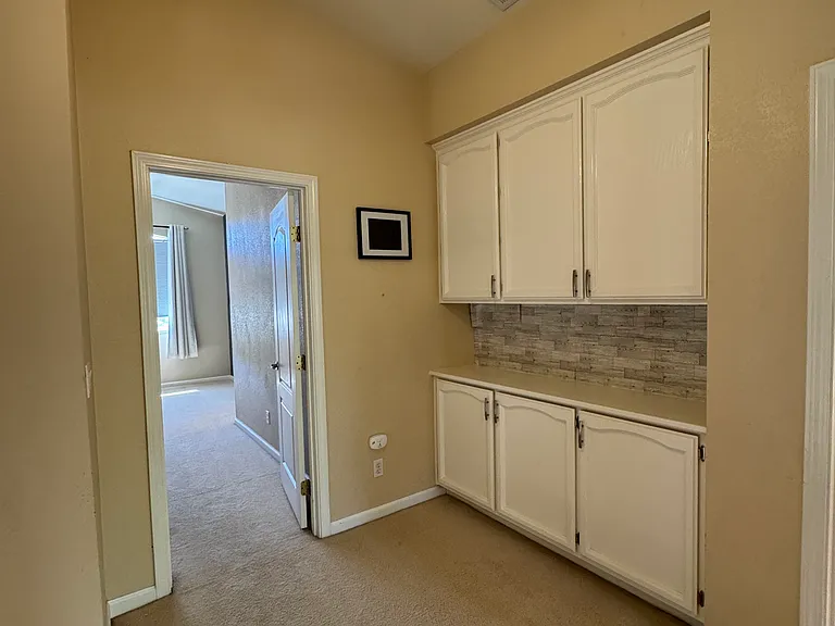 1370 Kerslake Cir — Photo 14