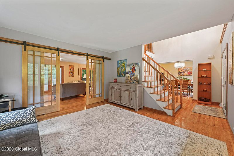 5th image of 131 Werking Road