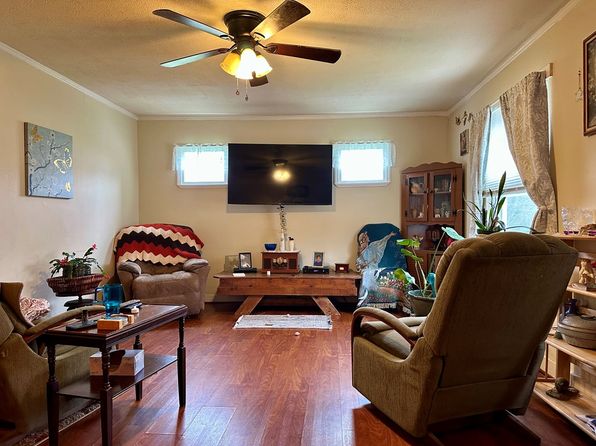 48 Hill St, Wellston, OH 45692