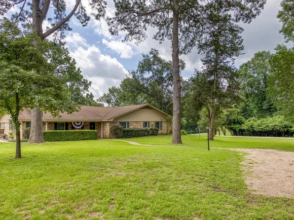 402 Maverick Dr, Palestine, TX 75801