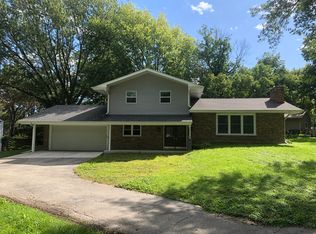 2304 Pinedrop Pkwy, Rockford, IL