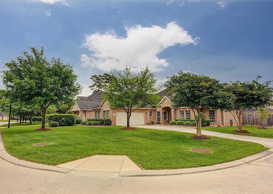 Welcome to 15331 Springhill Bend Lane!