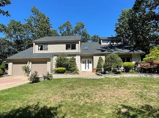 15 Ramblewood Rd, Shoreham, NY 11786