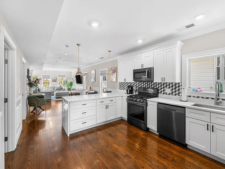 38 Fenwick St #38 — Photo 13