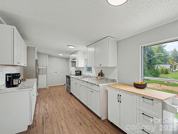 2nd image of 141 Patricia St