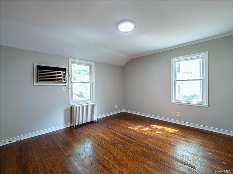 35 Bogart Ave — Photo 14