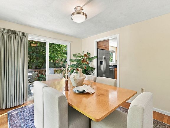 4th image of 159 Brattle St