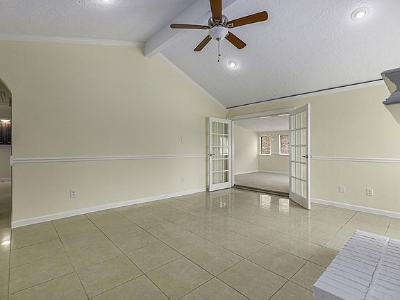 3rd image of 3903 Mountain Rose Ln