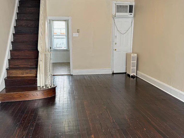 1917 Dudley St — Photo 1