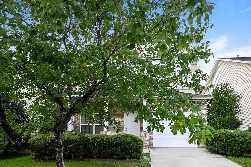 3 bed, 2.5 bath, 1992 sqft, $2,105 — Photo 1