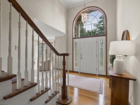 4th image of 2227 Ashbury Close