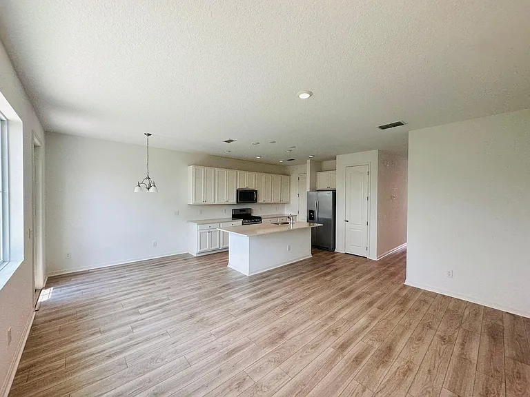 785 Benoi Dr — Photo 8