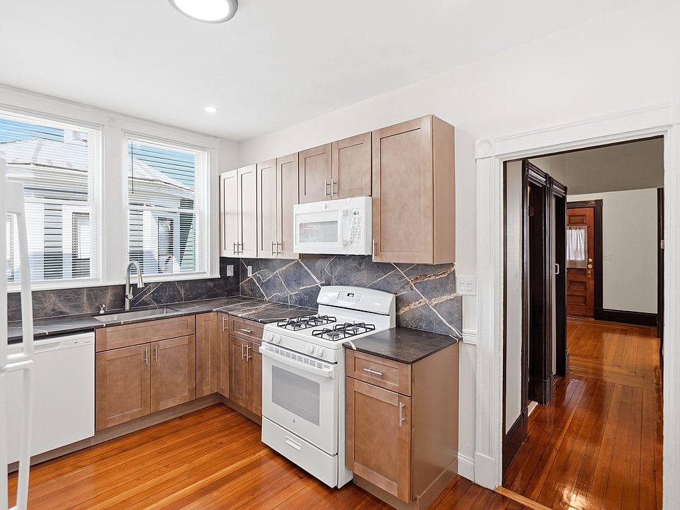 1st image of 61 Edwin St Unit 1