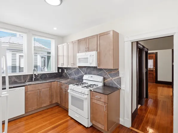 61 Edwin St Unit 1, Dorchester Center, MA 02124