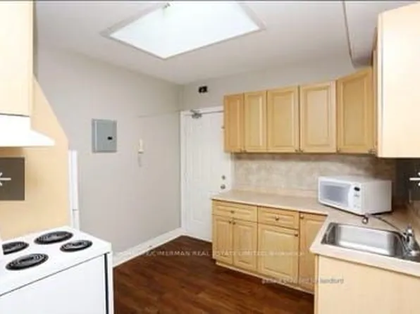 133 5th St #2, Toronto, ON M8V 2Z5