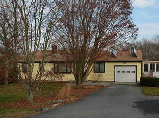 95 Long Meadow Rd, Portsmouth, RI 02871