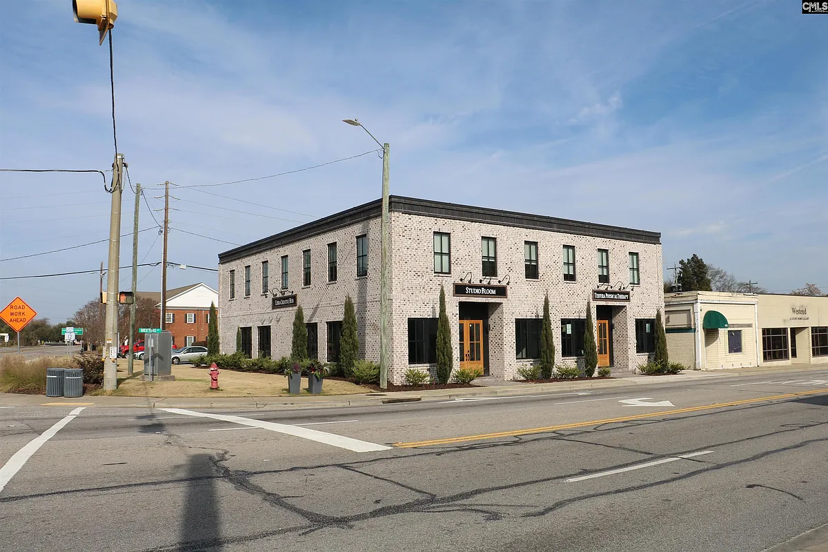 Building Photo - 840 Meeting St #A2