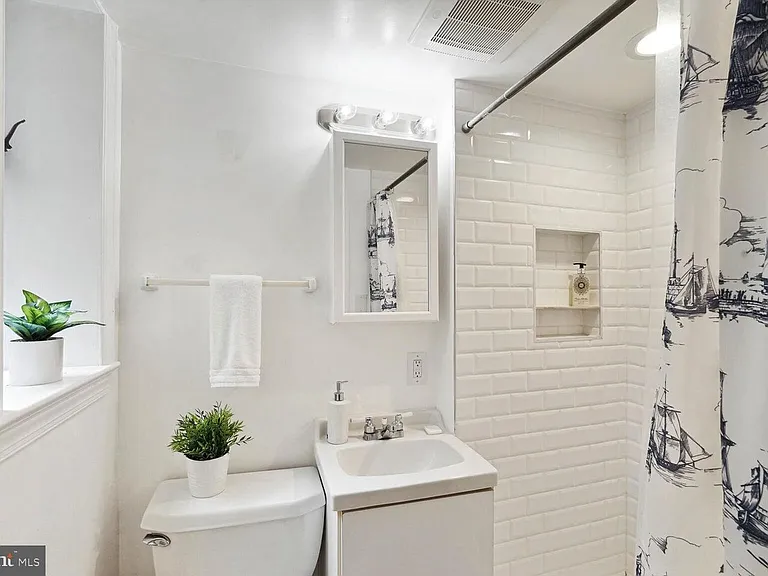 2325 Huidekoper Pl NW — Photo 22