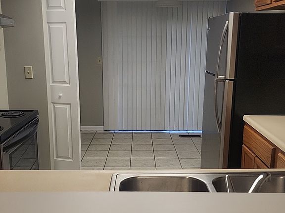 5th image of 921 N University Blvd #921