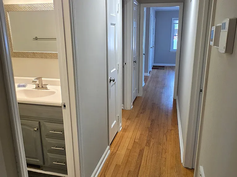 813 E Davie St — Photo 12