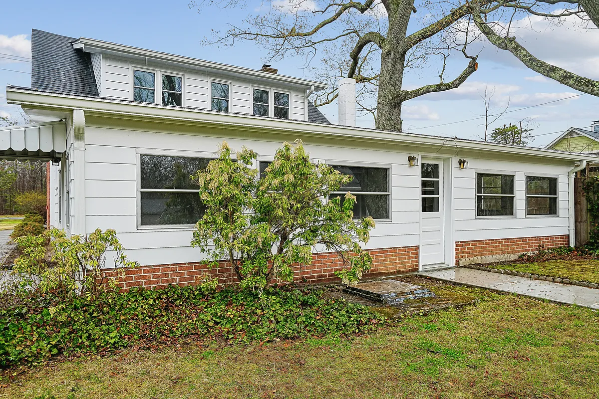 Building Photo - 10306 Gunston Rd