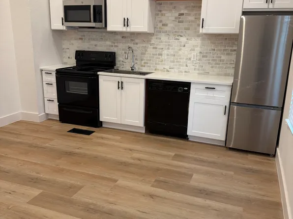 1118 Wyoming St #B, San Antonio, TX 78203