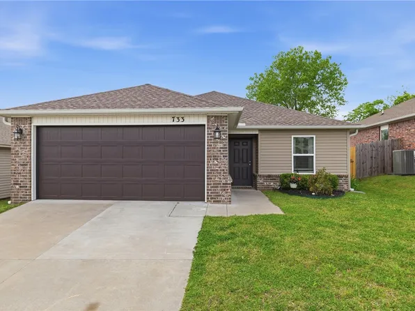 733 S Jaybird Ln, Fayetteville, AR 72701